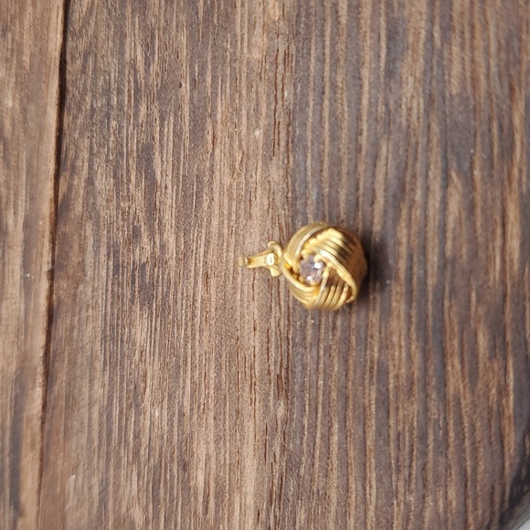 Eternal knot crystal‎ pendant